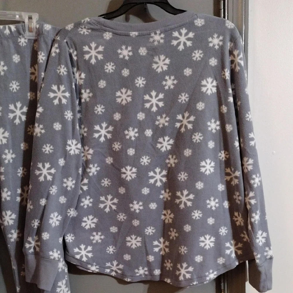 Roudelain Chic And Comfortable And Warn Women's Snowflake Pajama Set - Gray - Picture 3 of 3
